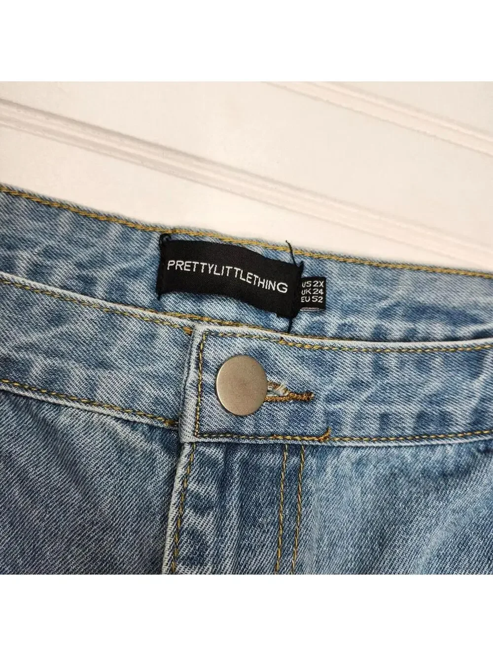 NWT High Rise Distressed Denim Shorts 24
